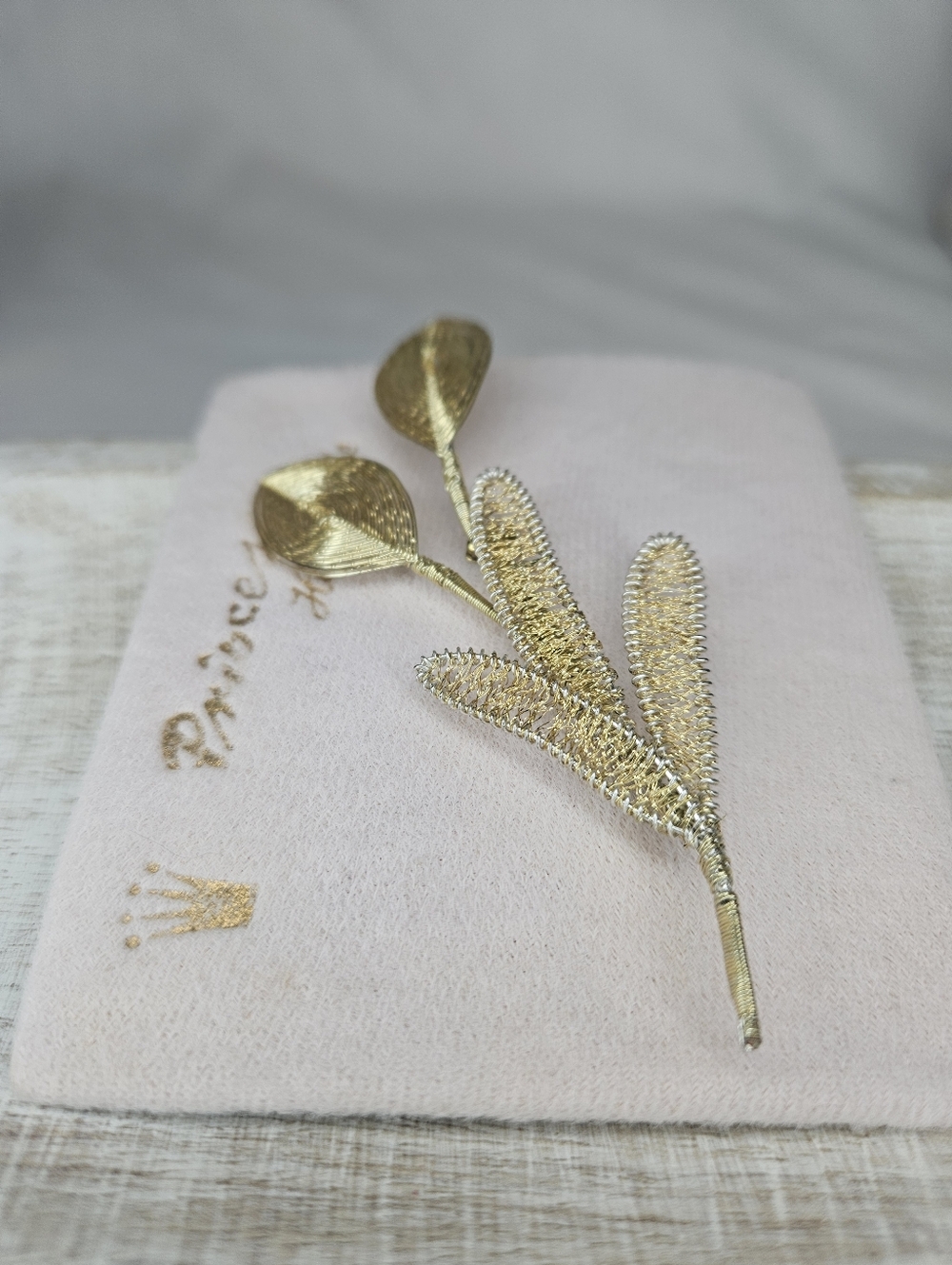 Vintage 70s Handcrafted Gold Tone Leaf Flower Brooch Princess Jewelry NOS NIP - Picture 5 of 7